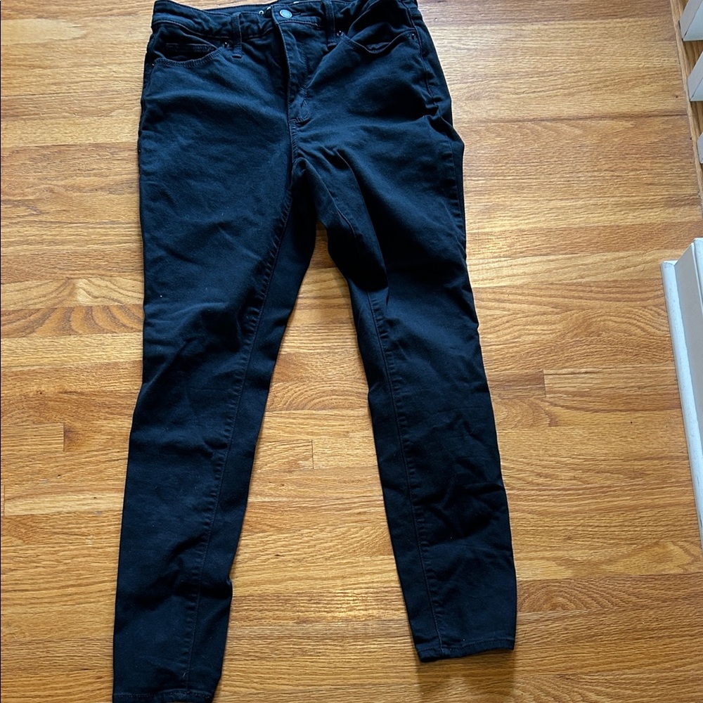 Universal Thread Dark Wash Jeans. High rise skinny. Size 6/28 waist.